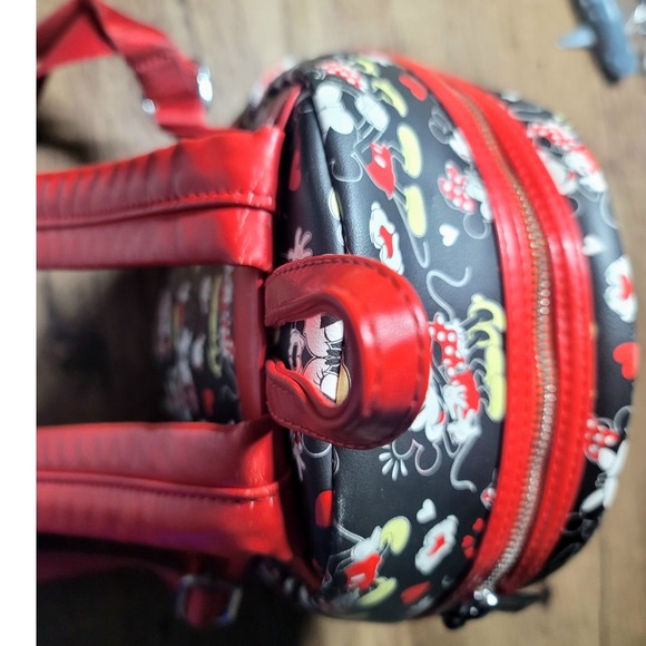 Loungefly Disney Mickey and Minnie Heart‎ Hands backpack main image 14